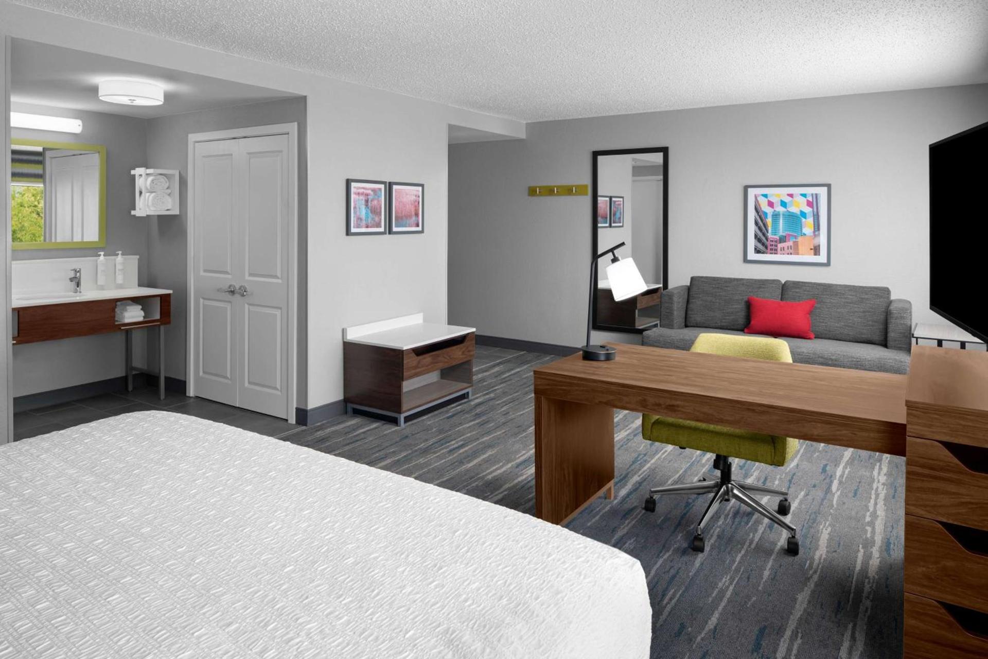 Hampton Inn & Suites Grand Rapids-Airport 28th St photo 18