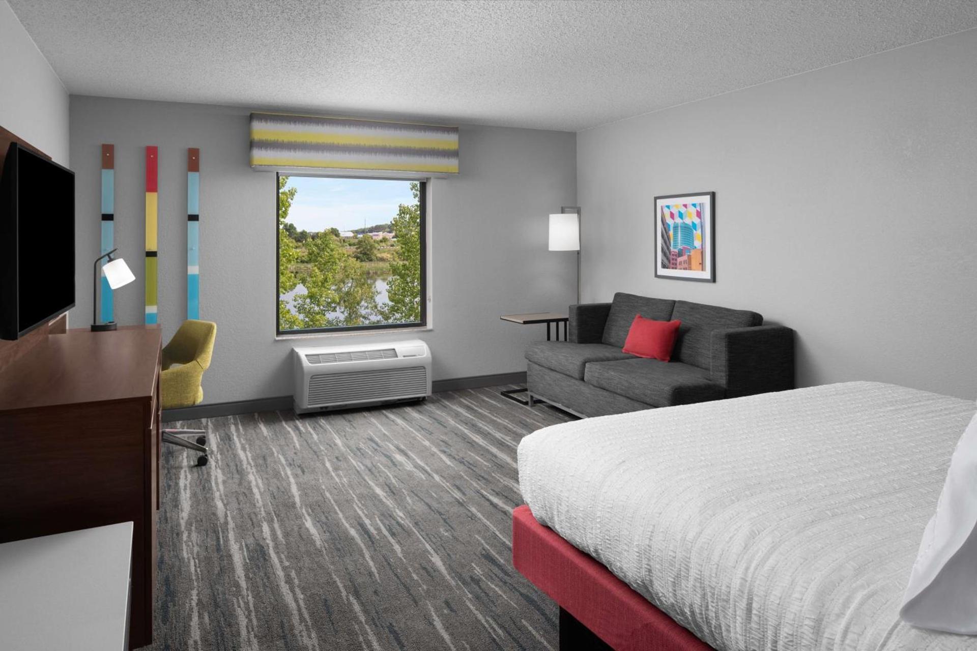 Hampton Inn & Suites Grand Rapids-Airport 28th St photo 20