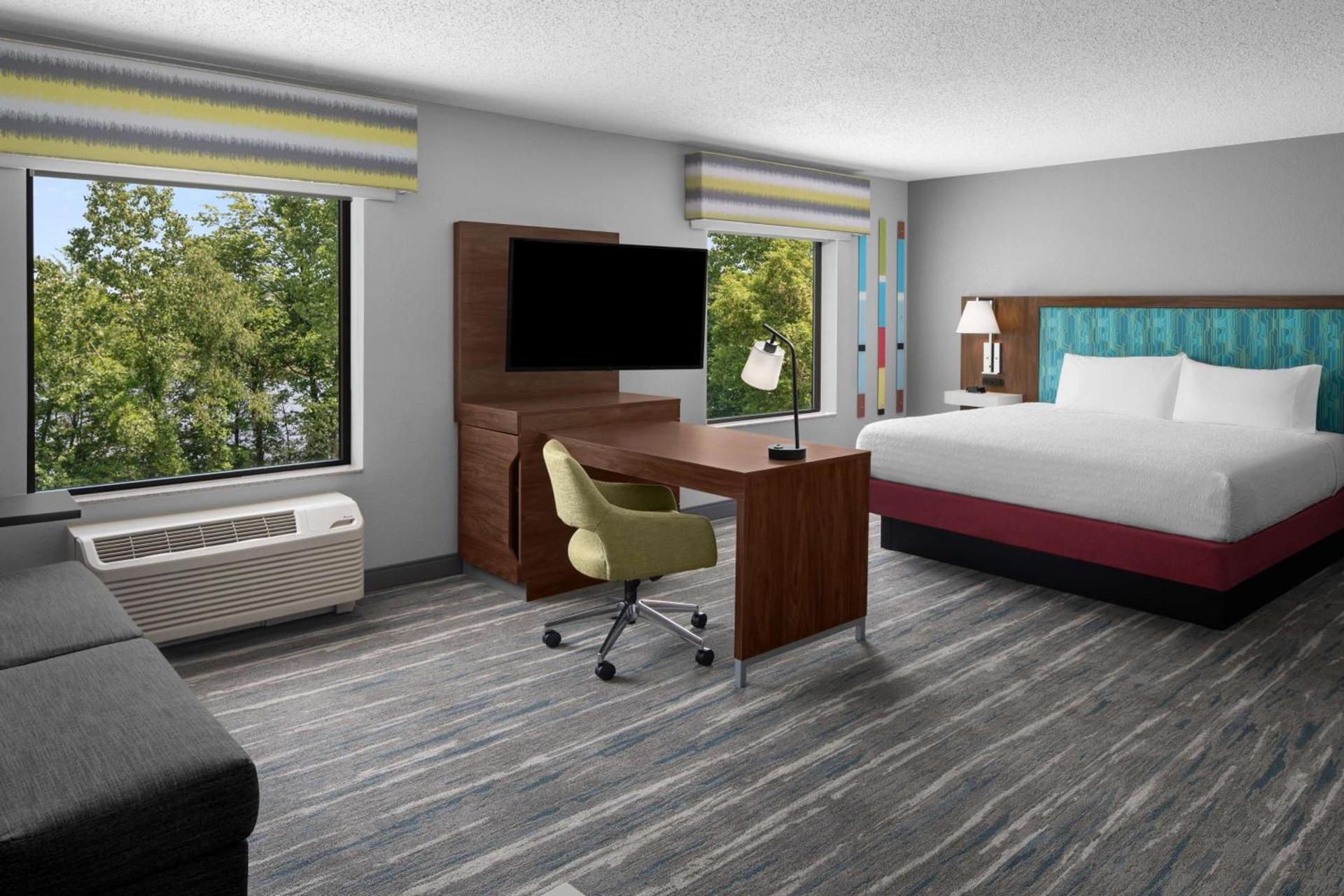 Hampton Inn & Suites Grand Rapids-Airport 28th St photo 21
