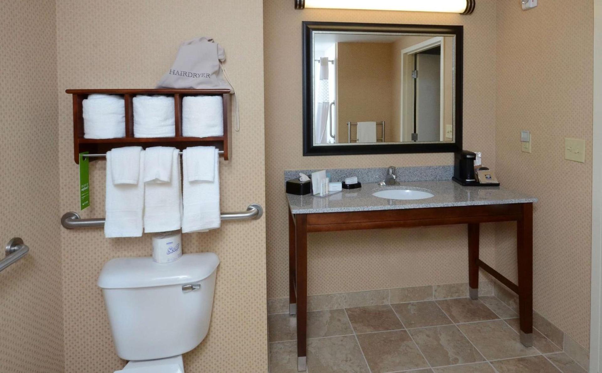 Hampton Inn and Suites Lynchburg photo 29
