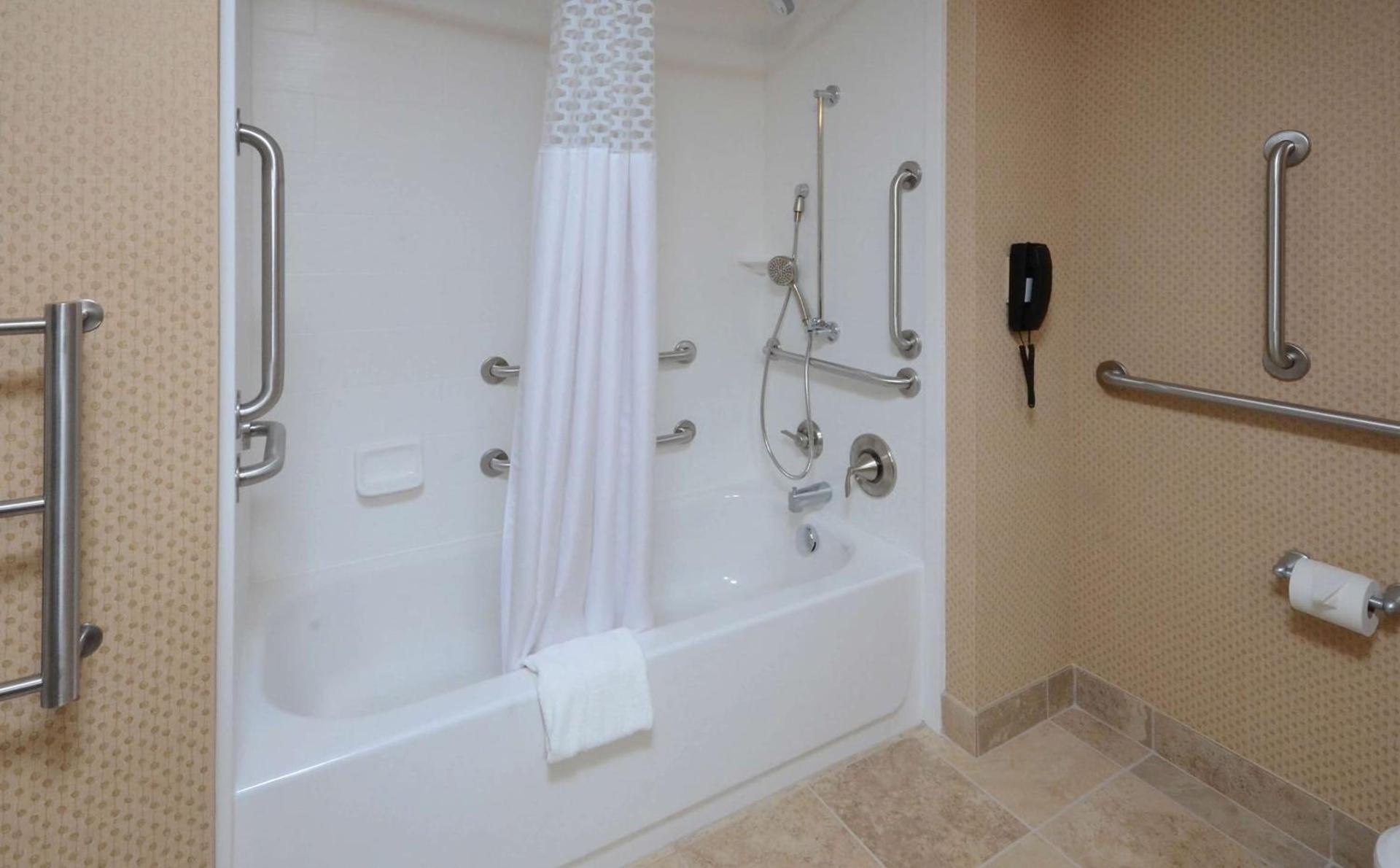 Hampton Inn and Suites Lynchburg photo 33
