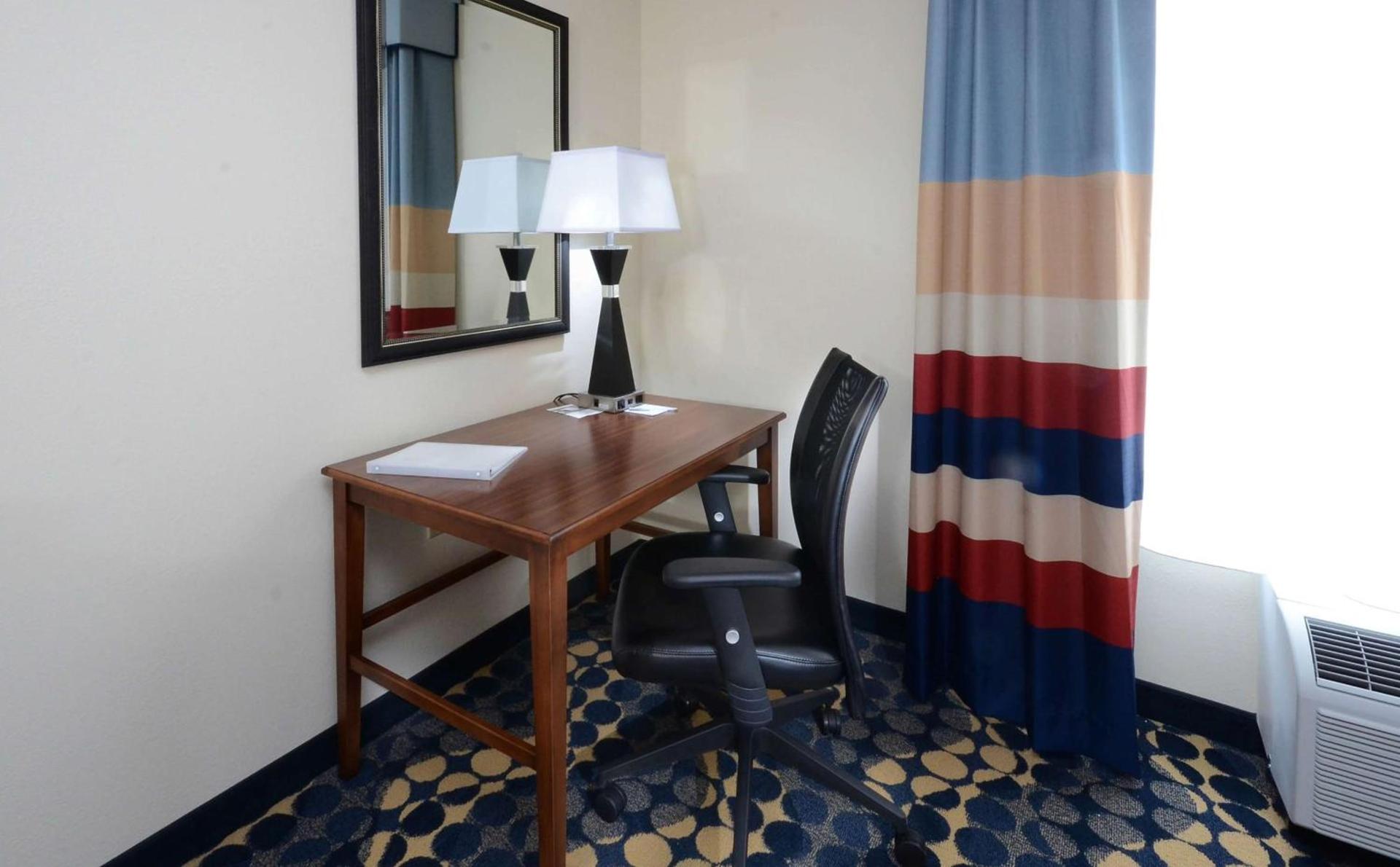 Hampton Inn and Suites Lynchburg photo 34