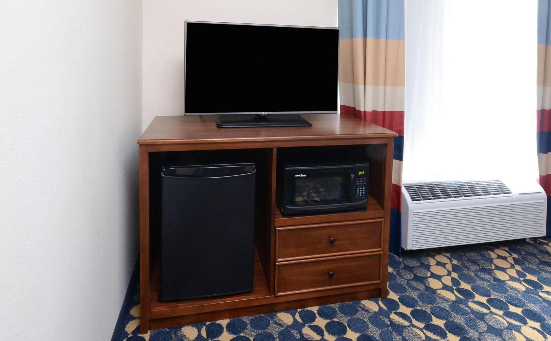 Hampton Inn and Suites Lynchburg photo 46