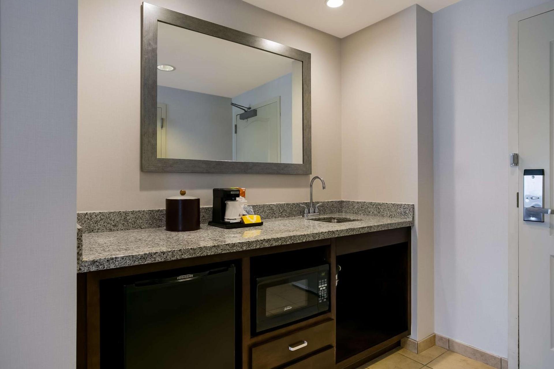 Hampton Inn & Suites Wilmington Christiana photo 26