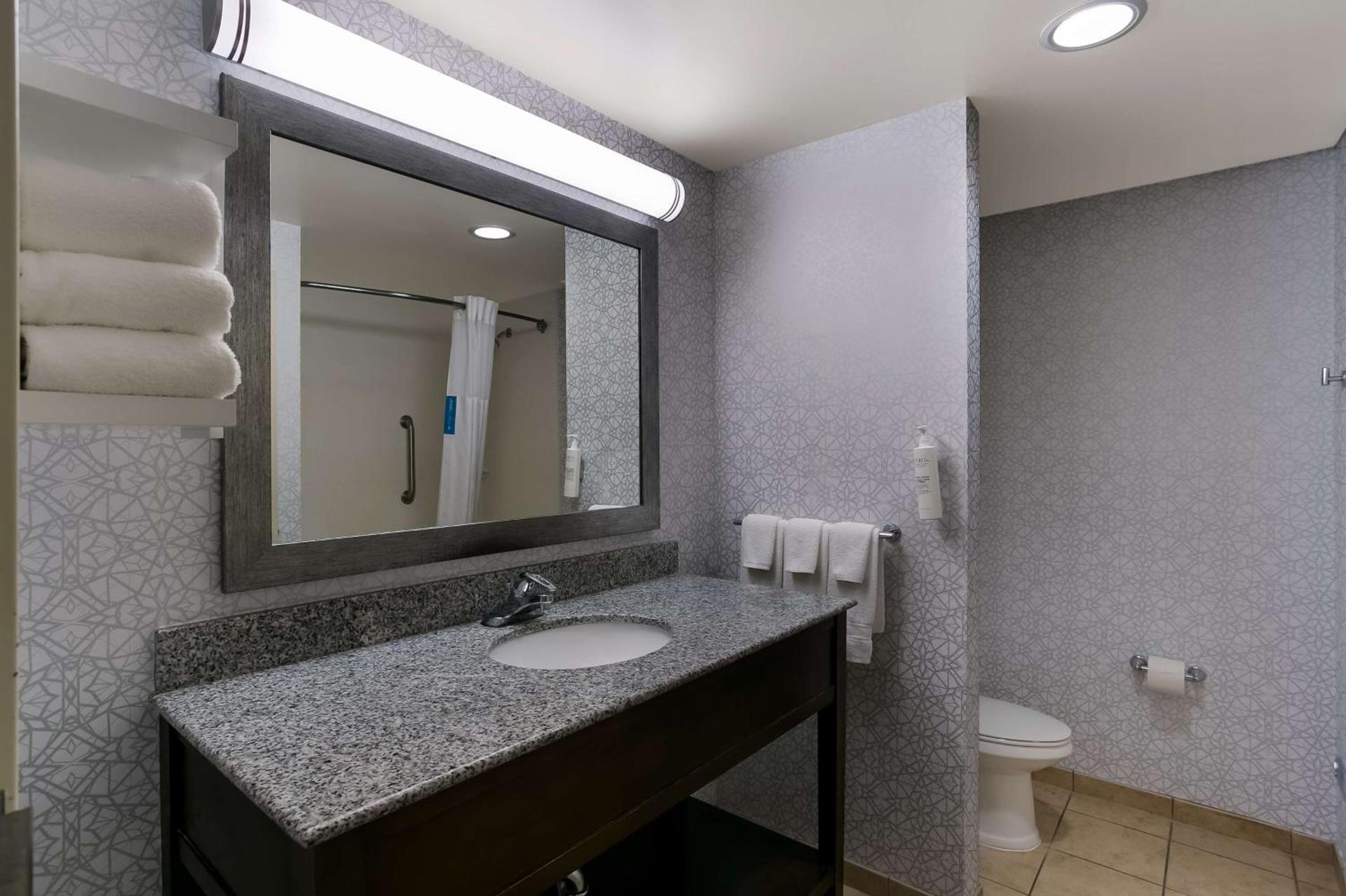 Hampton Inn & Suites Wilmington Christiana photo 28