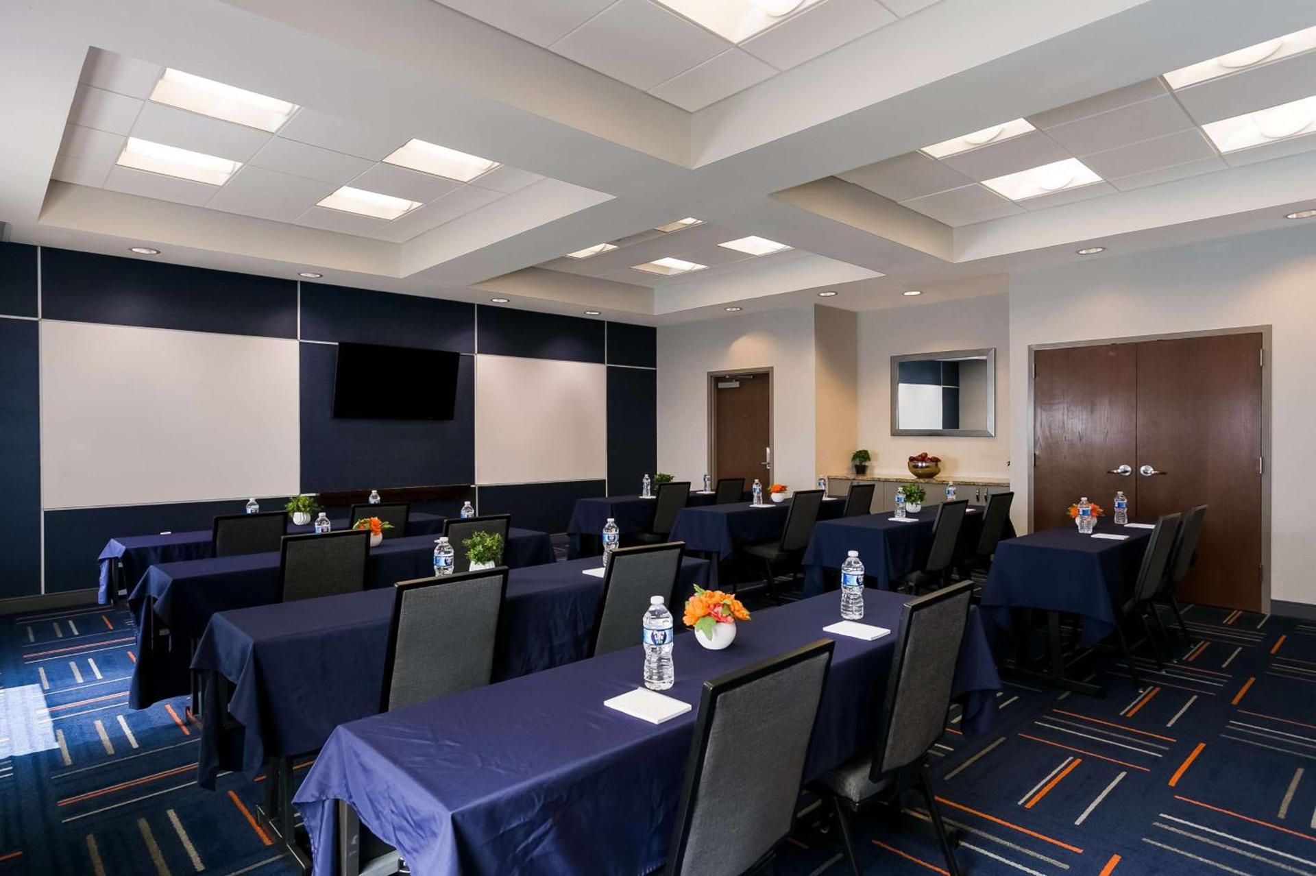 Hampton Inn & Suites Wilmington Christiana photo 39