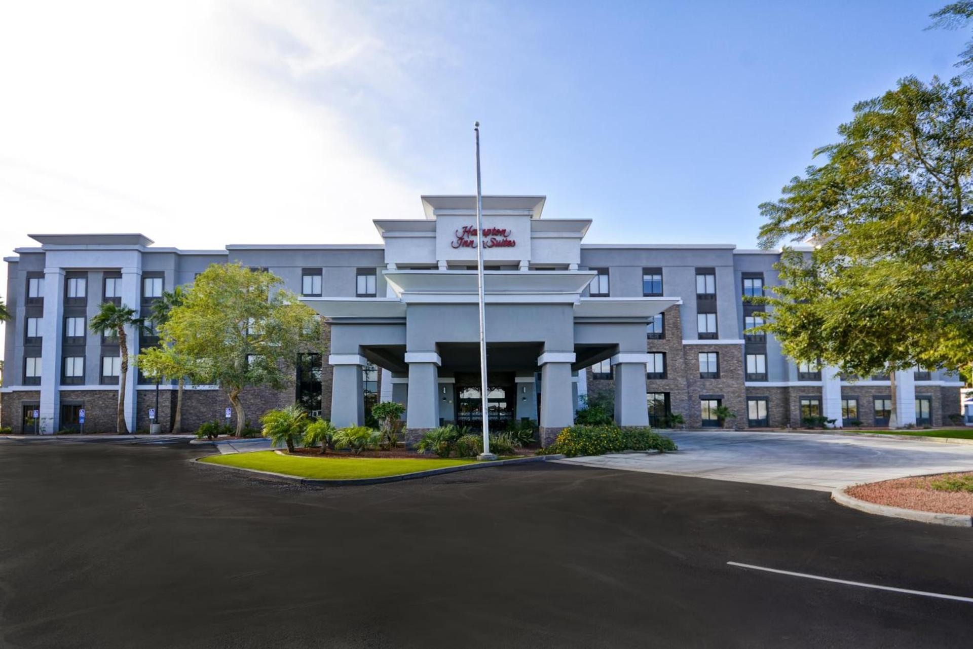 Hampton Inn & Suites Yuma photo 2