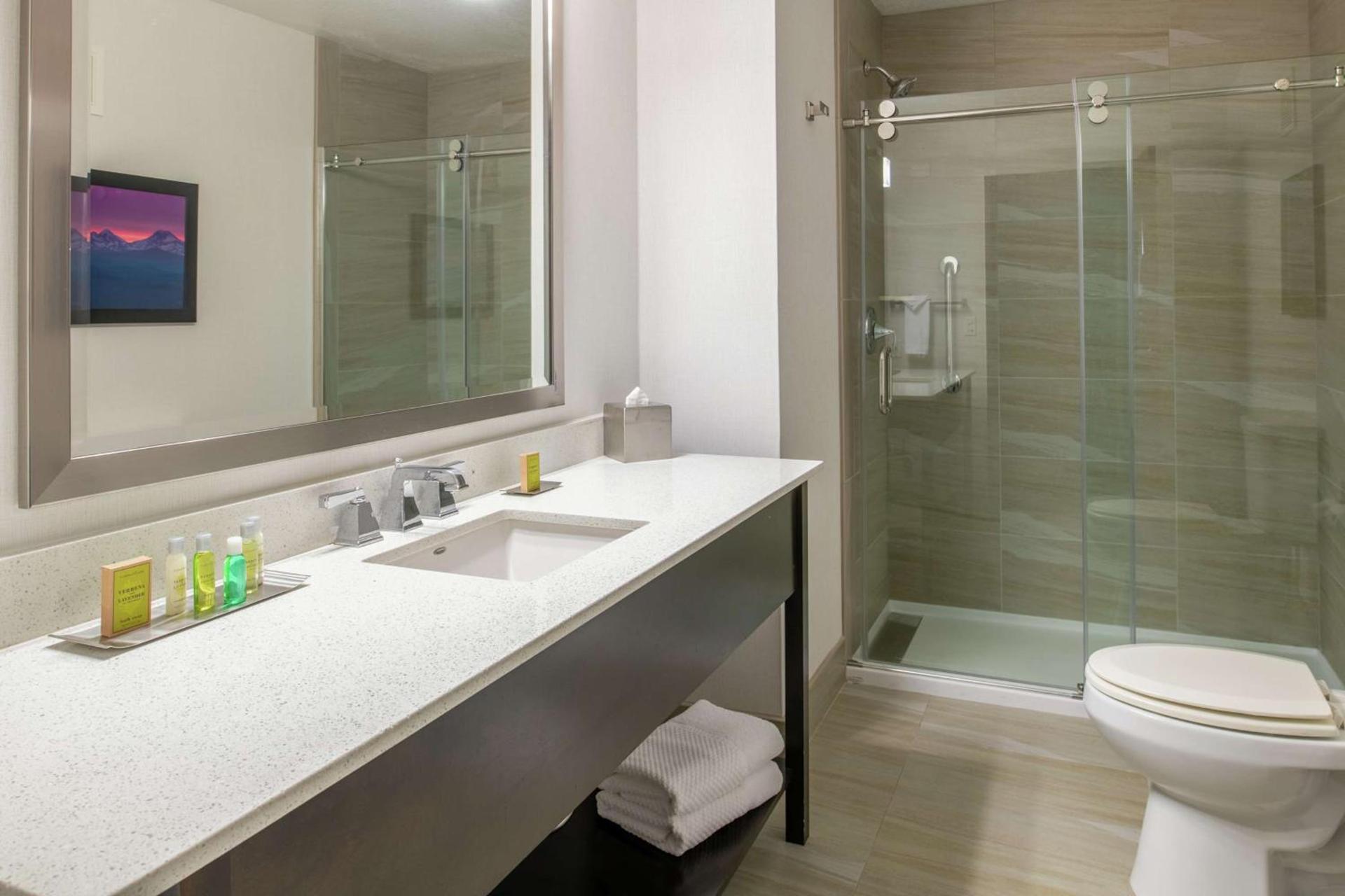 DoubleTree by Hilton Portland Tigard photo 30