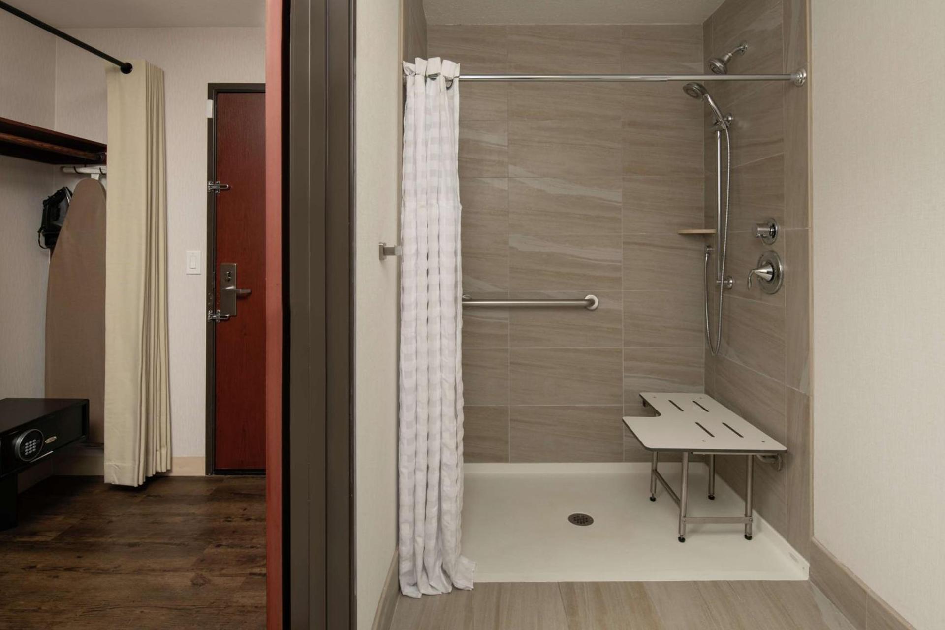 DoubleTree by Hilton Portland Tigard photo 19