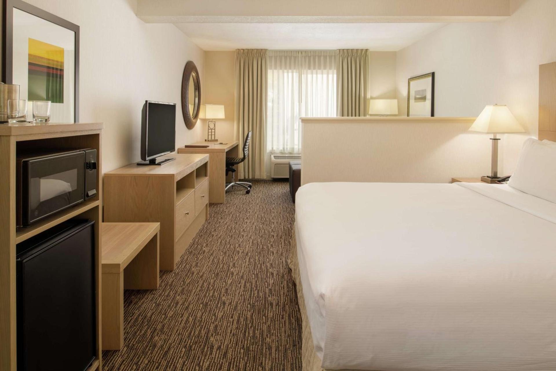 DoubleTree by Hilton Portland Tigard photo 21