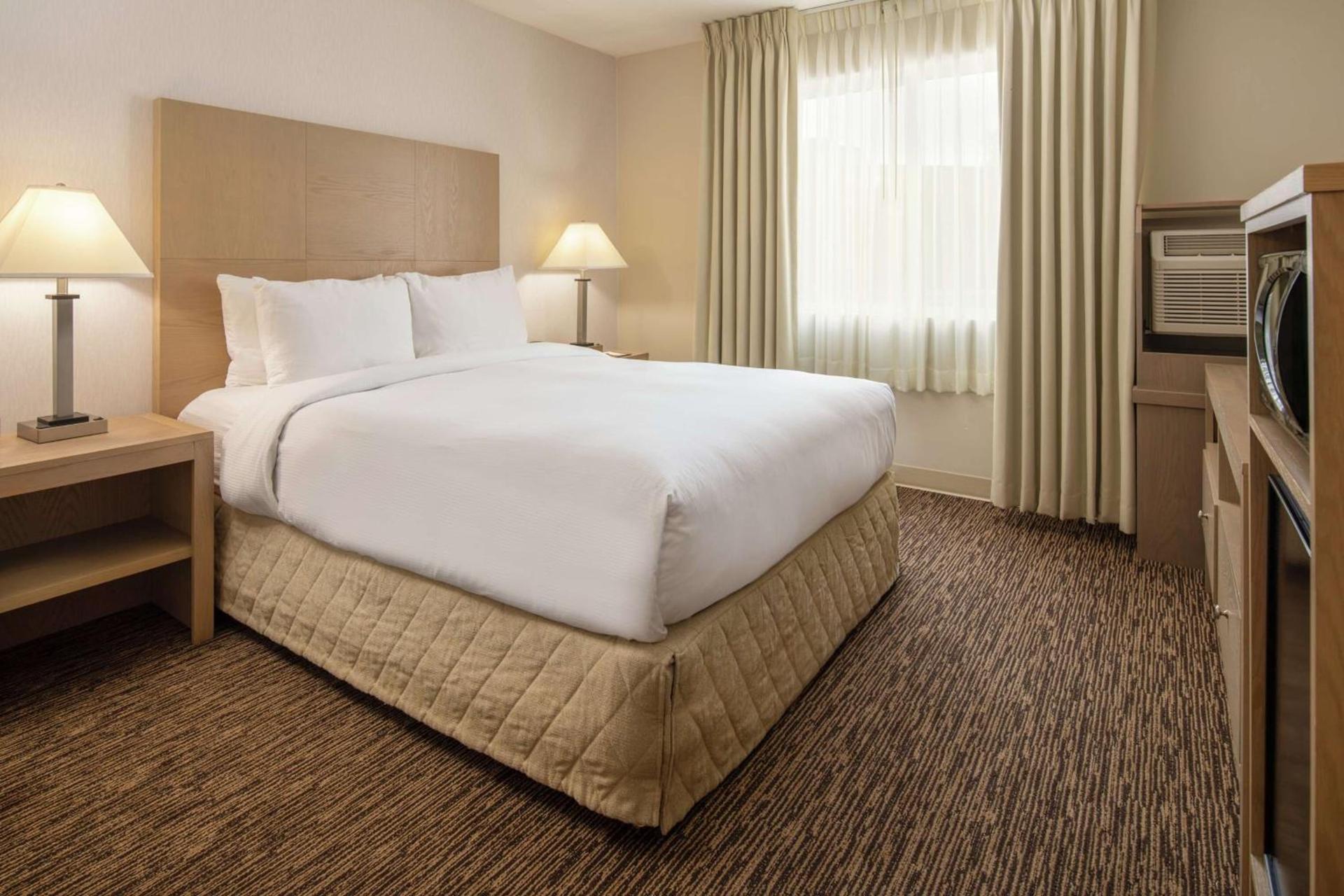 DoubleTree by Hilton Portland Tigard photo 7