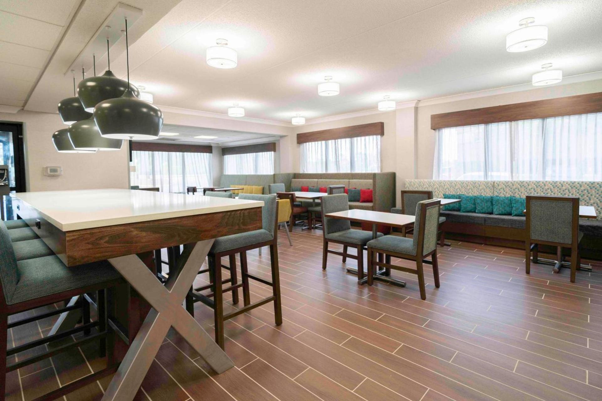 Hampton Inn St. Louis - Westport photo 26