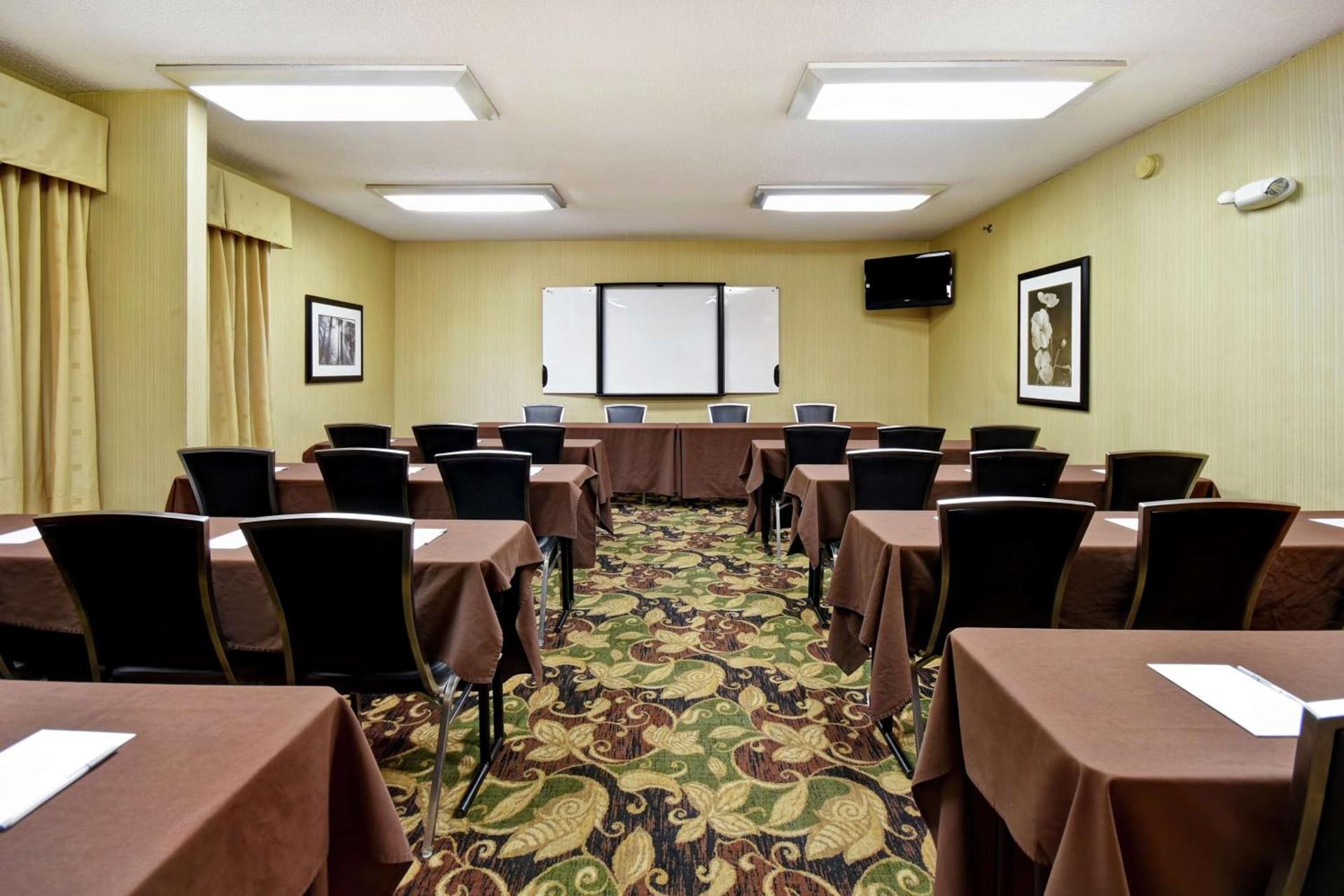 Hampton Inn St. Louis - Westport photo 14