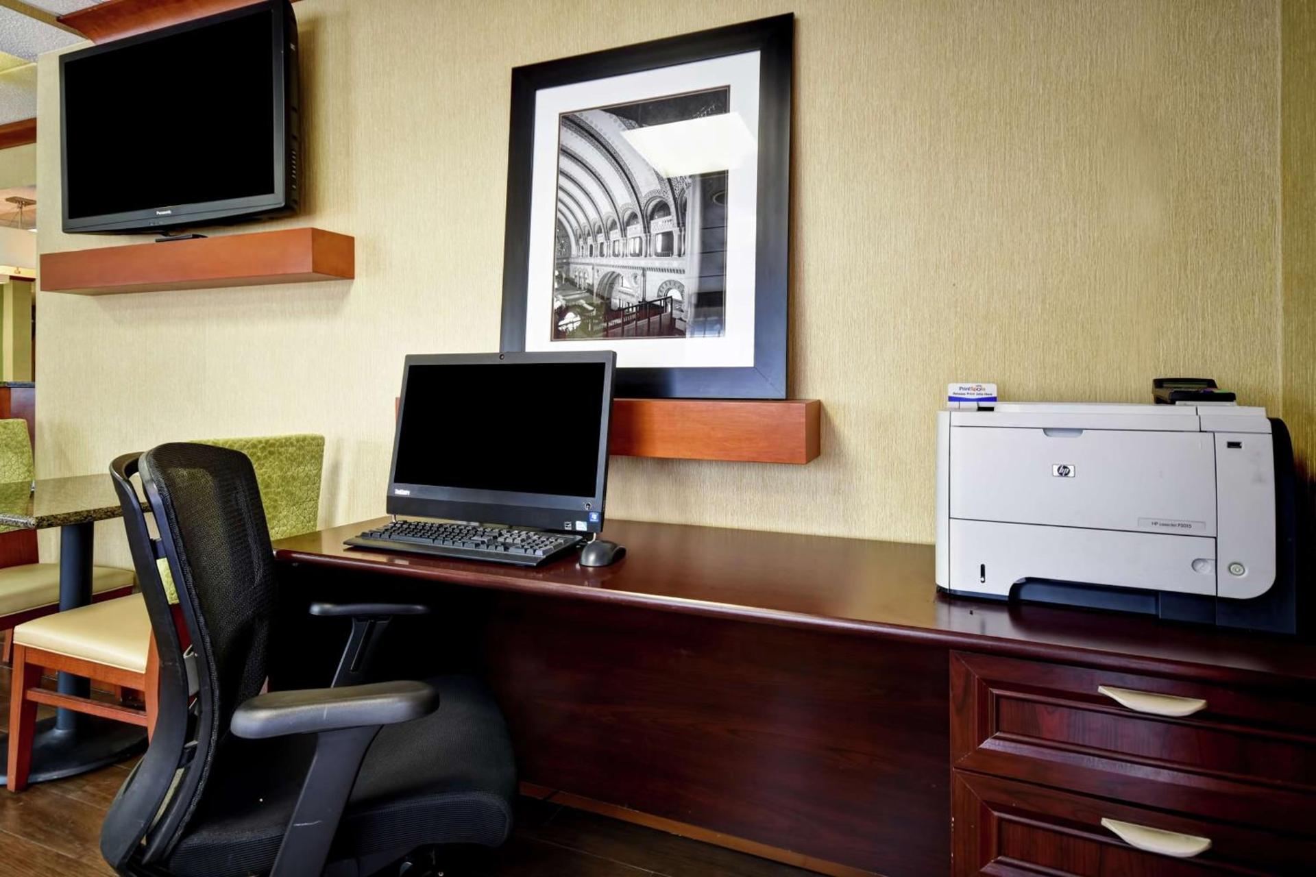 Hampton Inn St. Louis - Westport photo 9