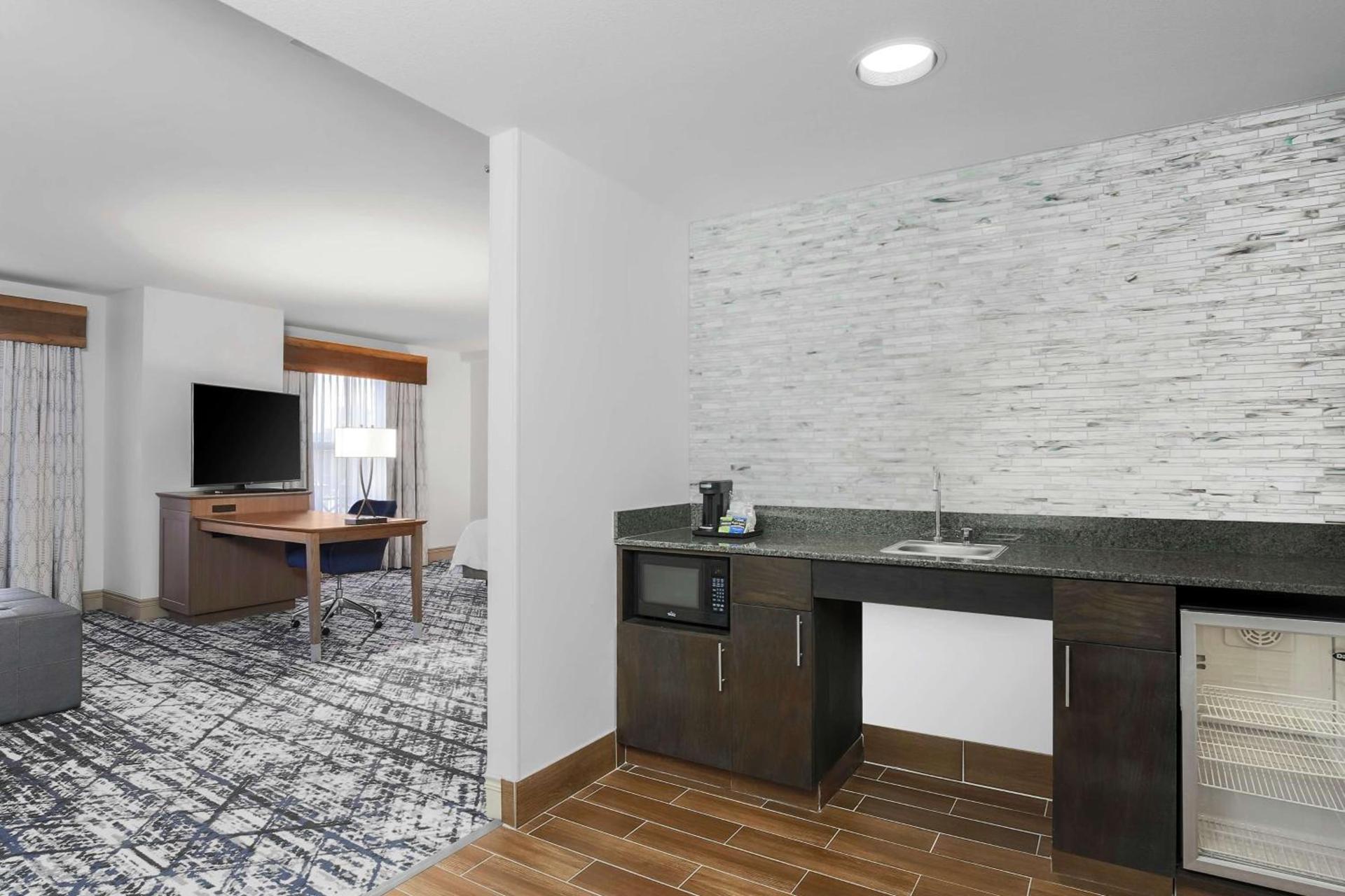 Hampton Inn & Suites Austin - Downtown photo 53