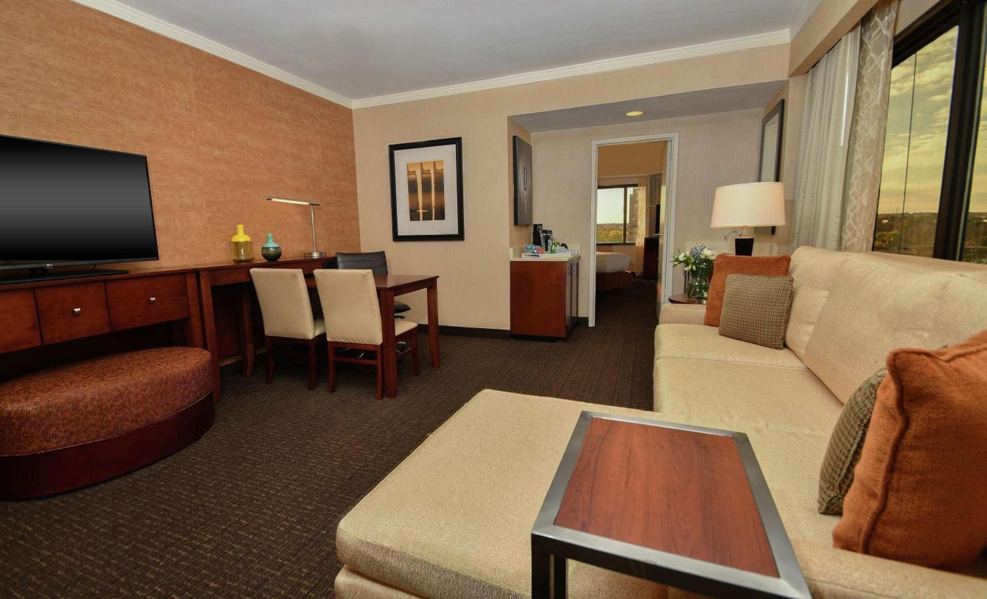 Embassy Suites by Hilton Austin Downtown South Congress photo 22