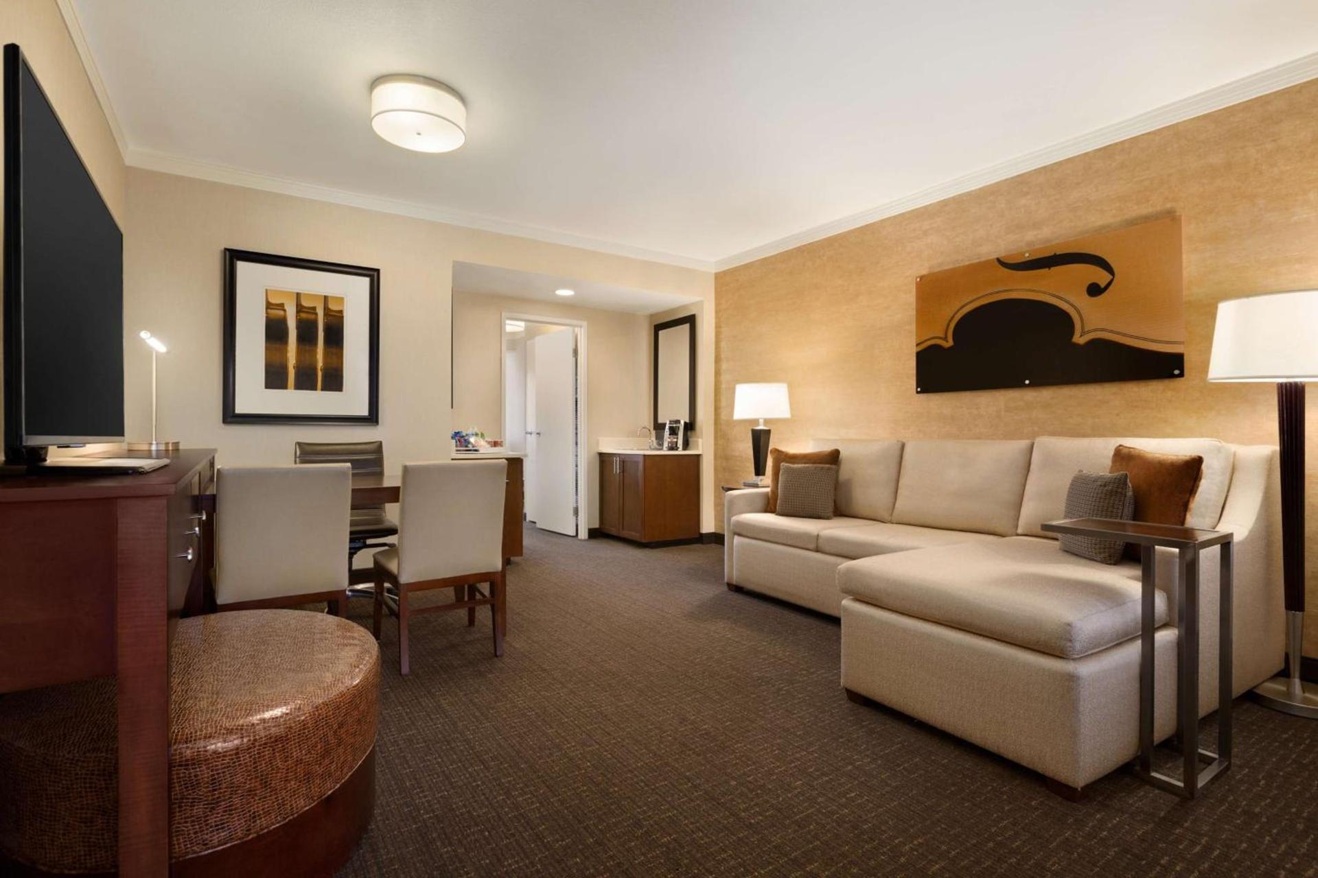 Embassy Suites by Hilton Austin Downtown South Congress photo 23
