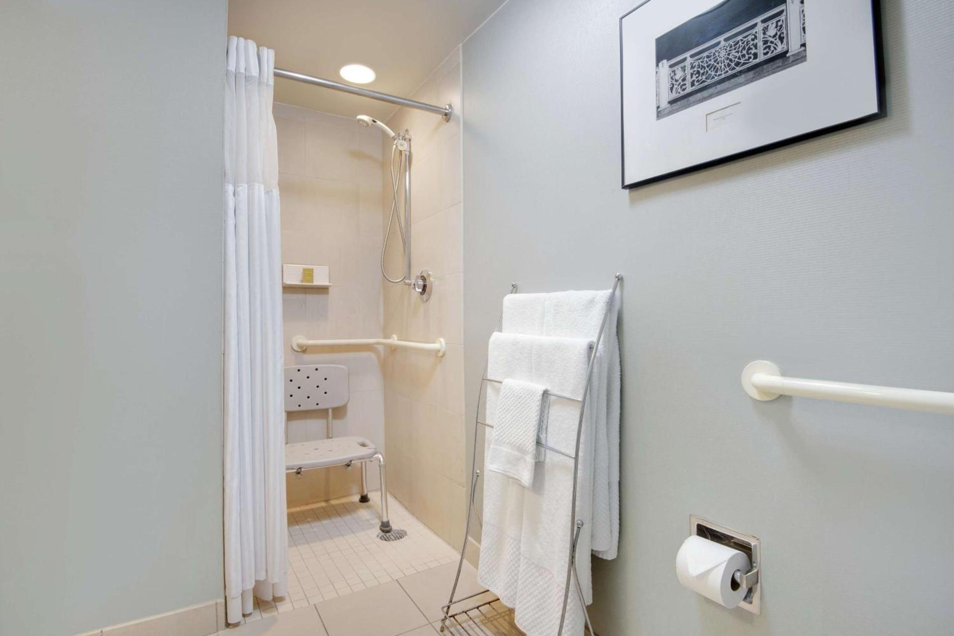 DoubleTree by Hilton Stamford photo 22
