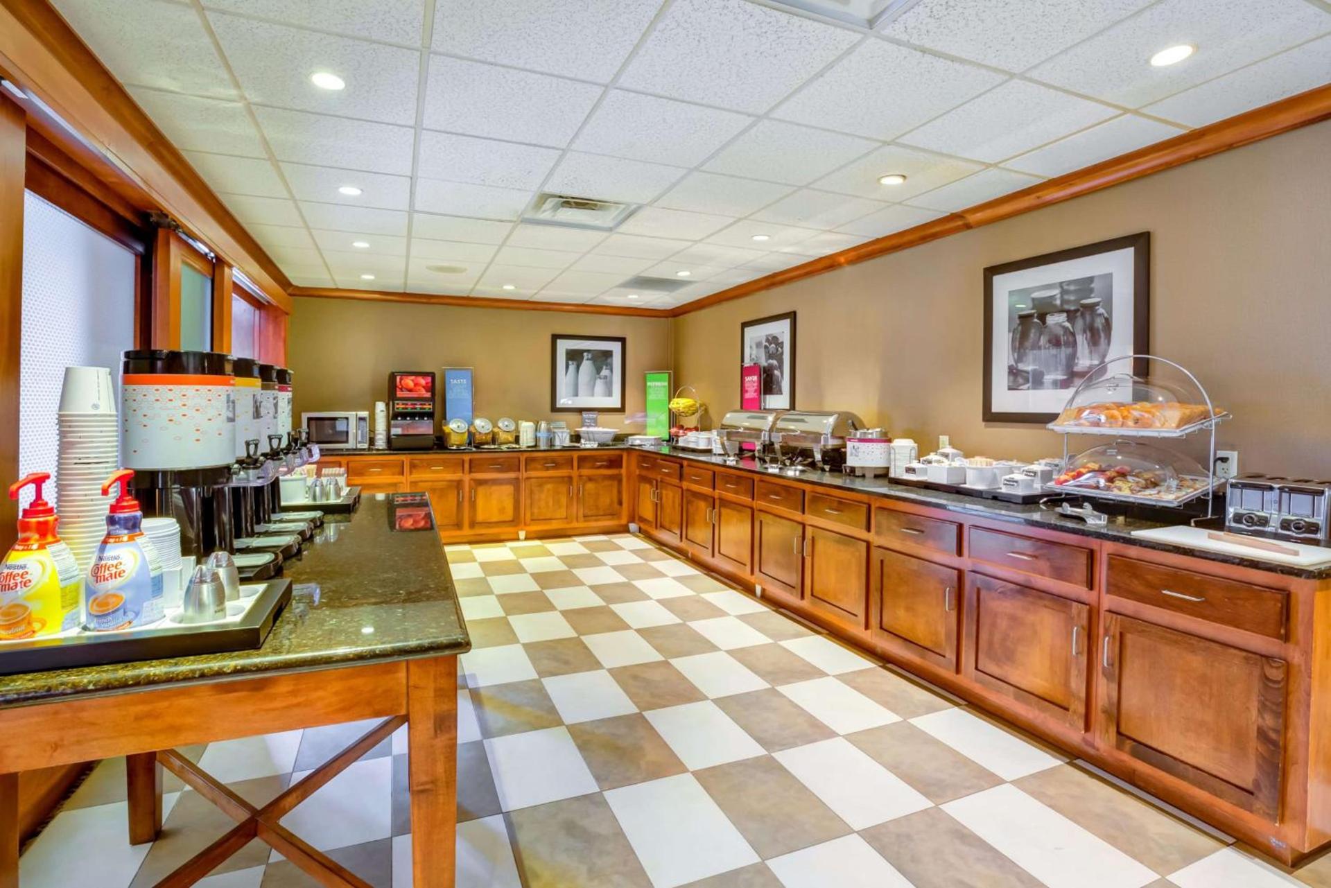Hampton Inn Boston-Norwood photo 8