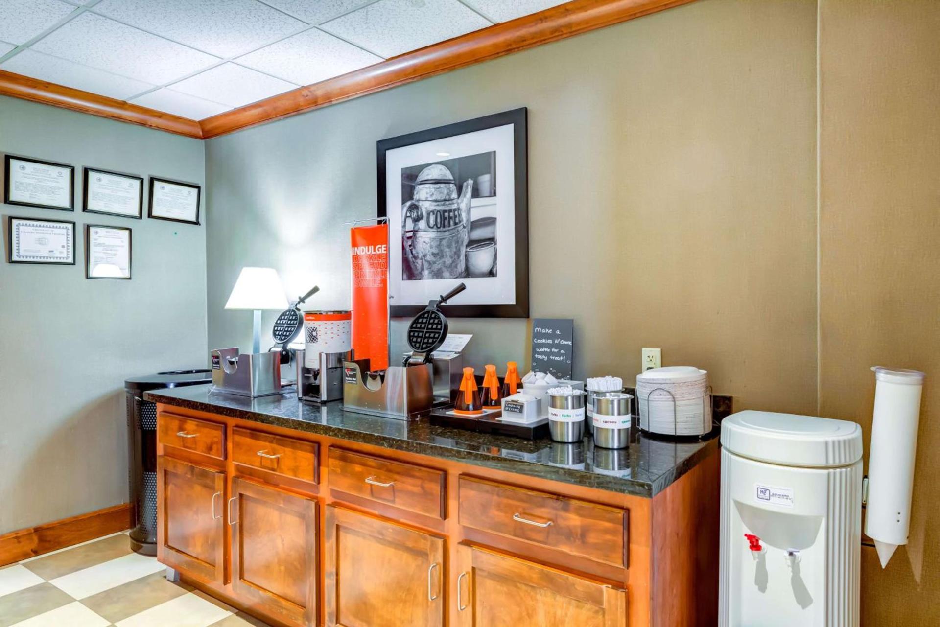Hampton Inn Boston-Norwood photo 10