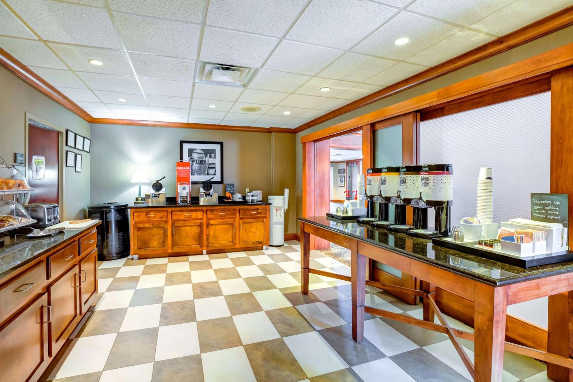 Hampton Inn Boston-Norwood photo 14