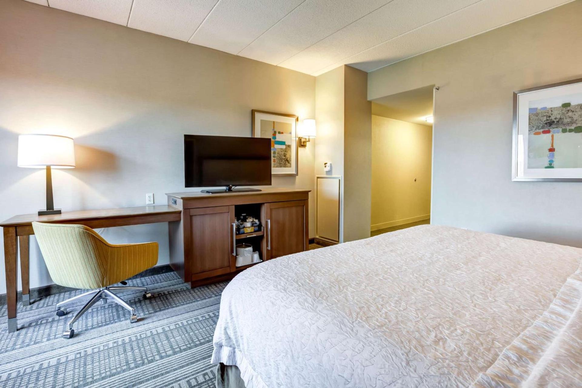 Hampton Inn Boston-Norwood photo 28