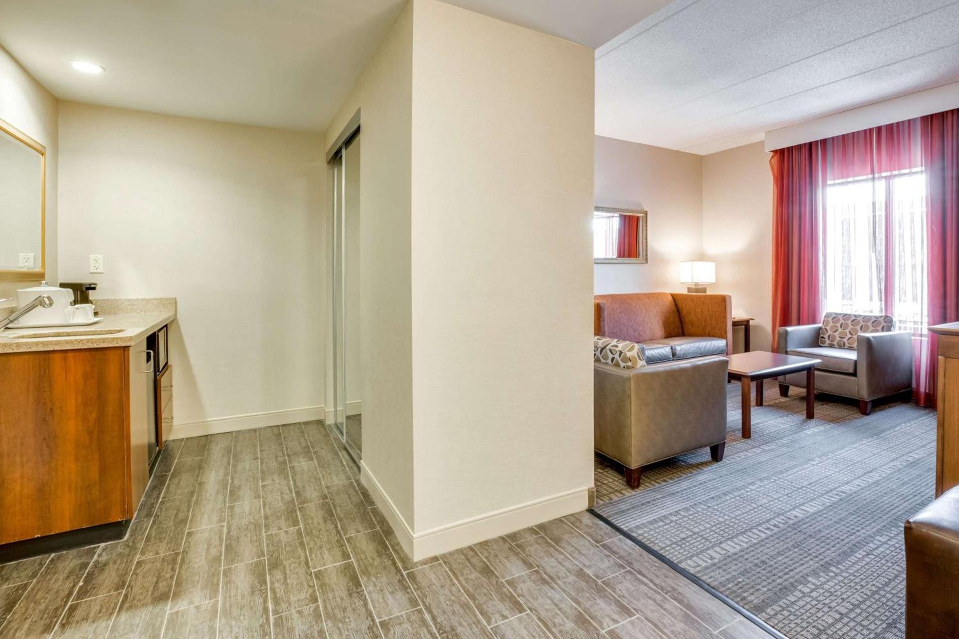 Hampton Inn Boston-Norwood photo 44