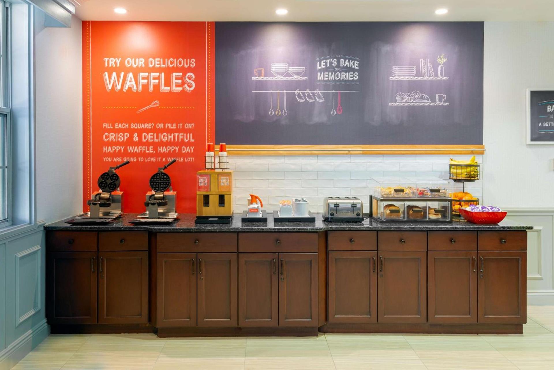 Hampton Inn Buffalo-Williamsville photo 11