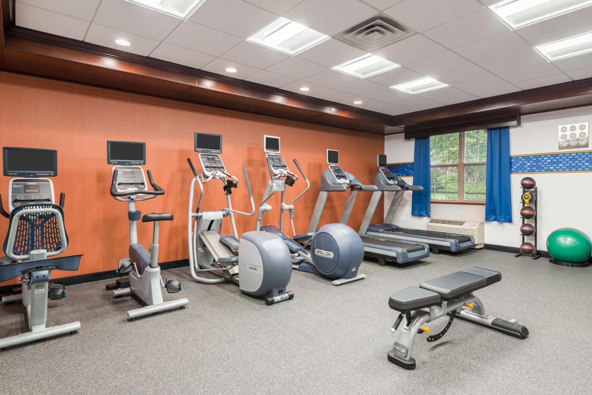 Hampton Inn Buffalo-Williamsville photo 13