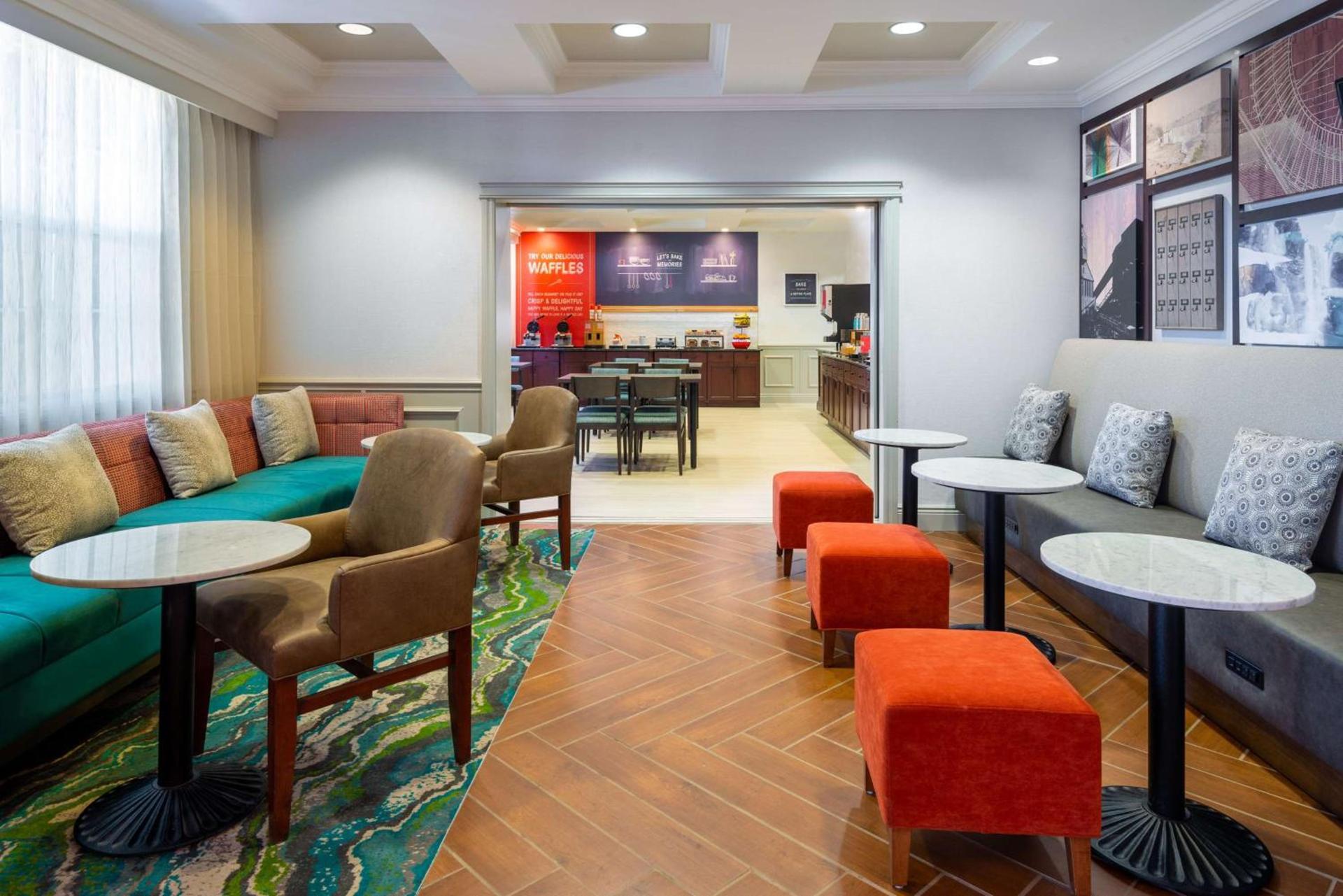 Hampton Inn Buffalo-Williamsville photo 12