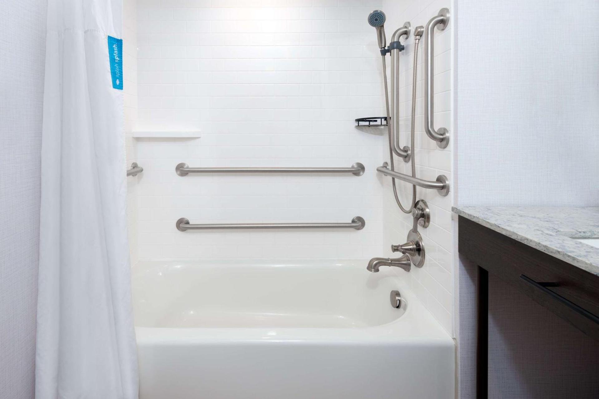 Hampton Inn Buffalo-Williamsville photo 15