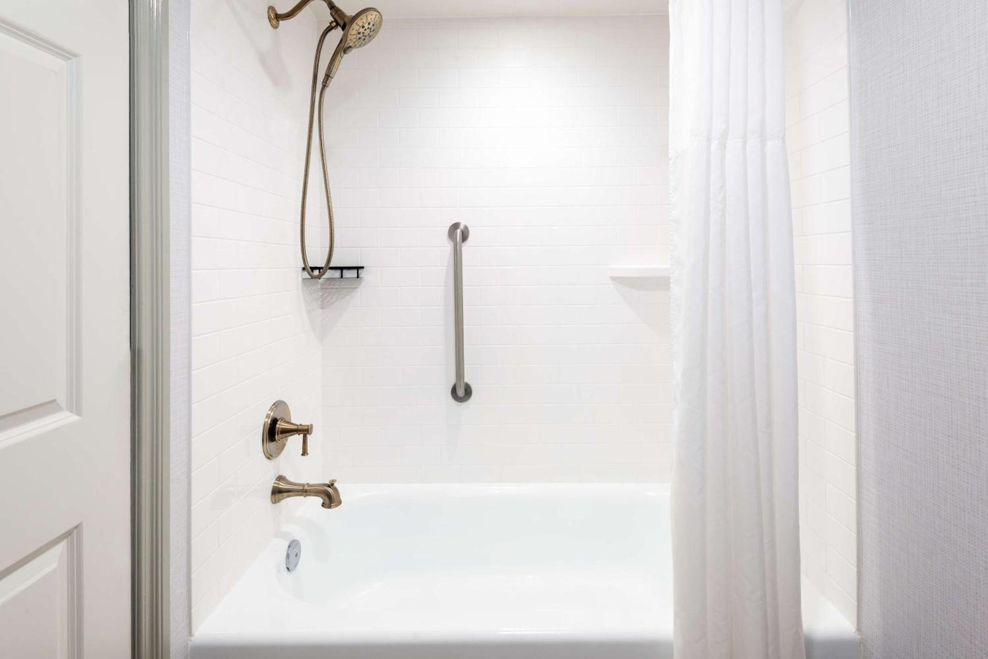 Hampton Inn Buffalo-Williamsville photo 35
