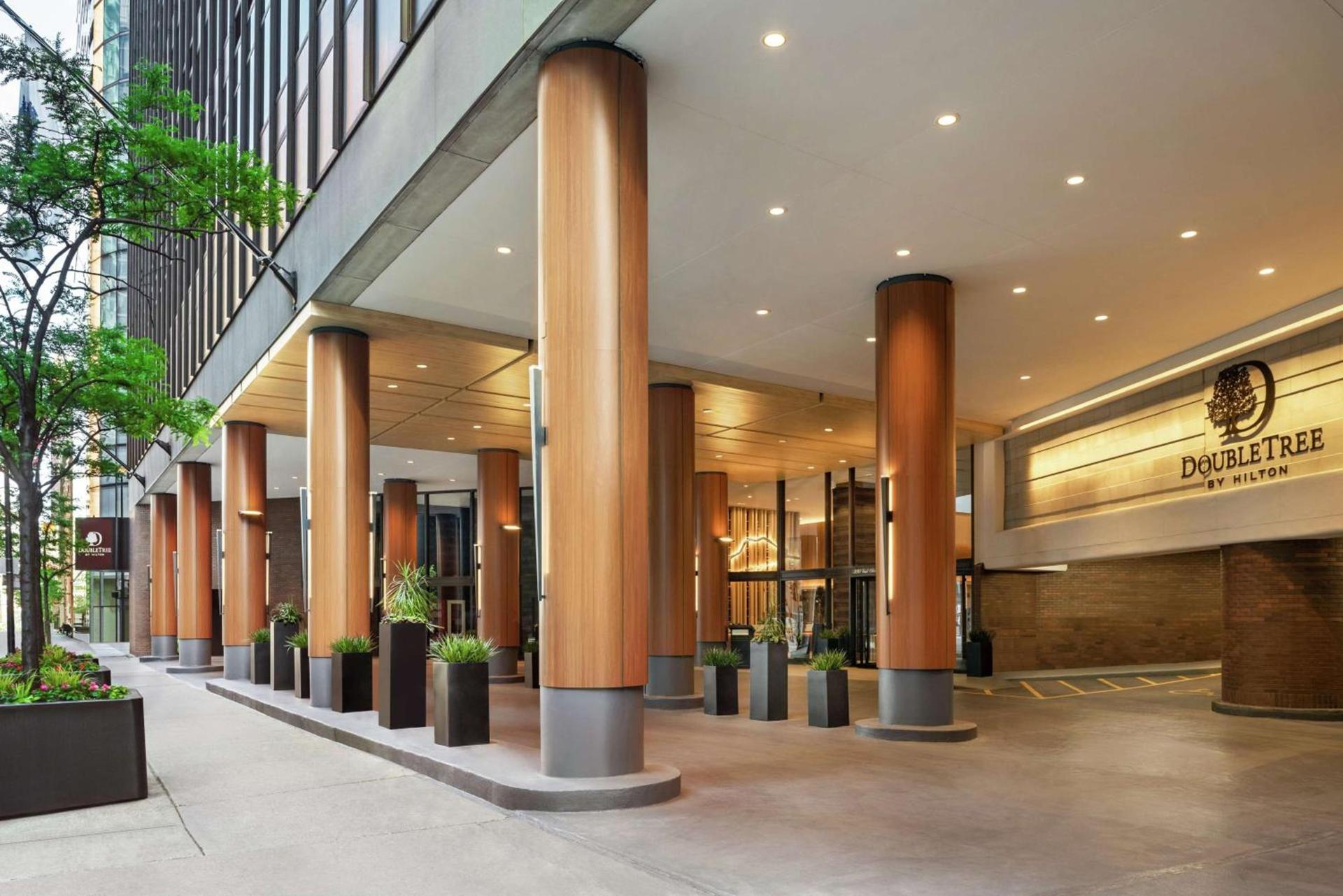 DoubleTree by Hilton Chicago Magnificent Mile photo 3