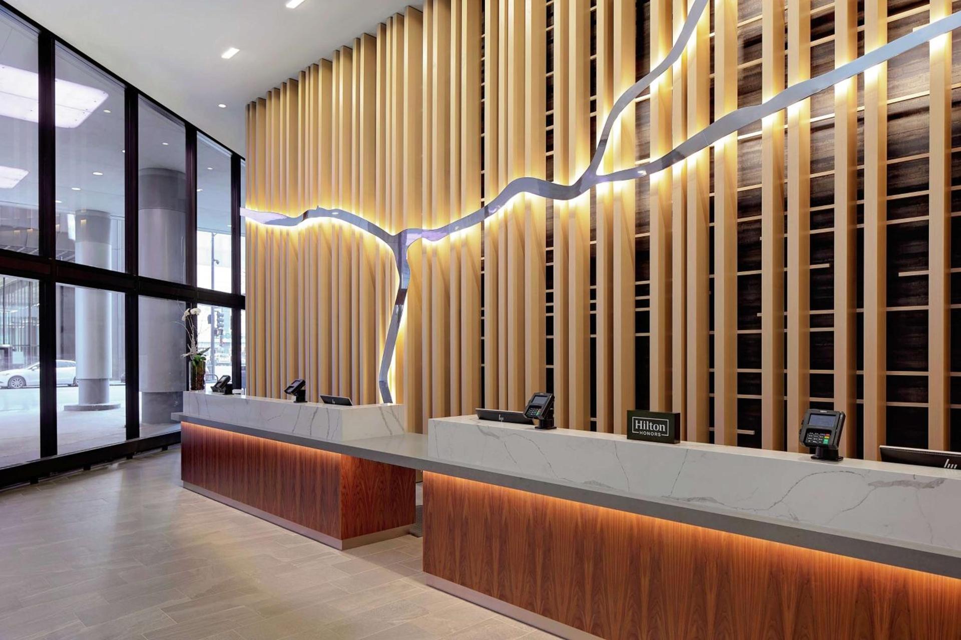 DoubleTree by Hilton Chicago Magnificent Mile photo 10
