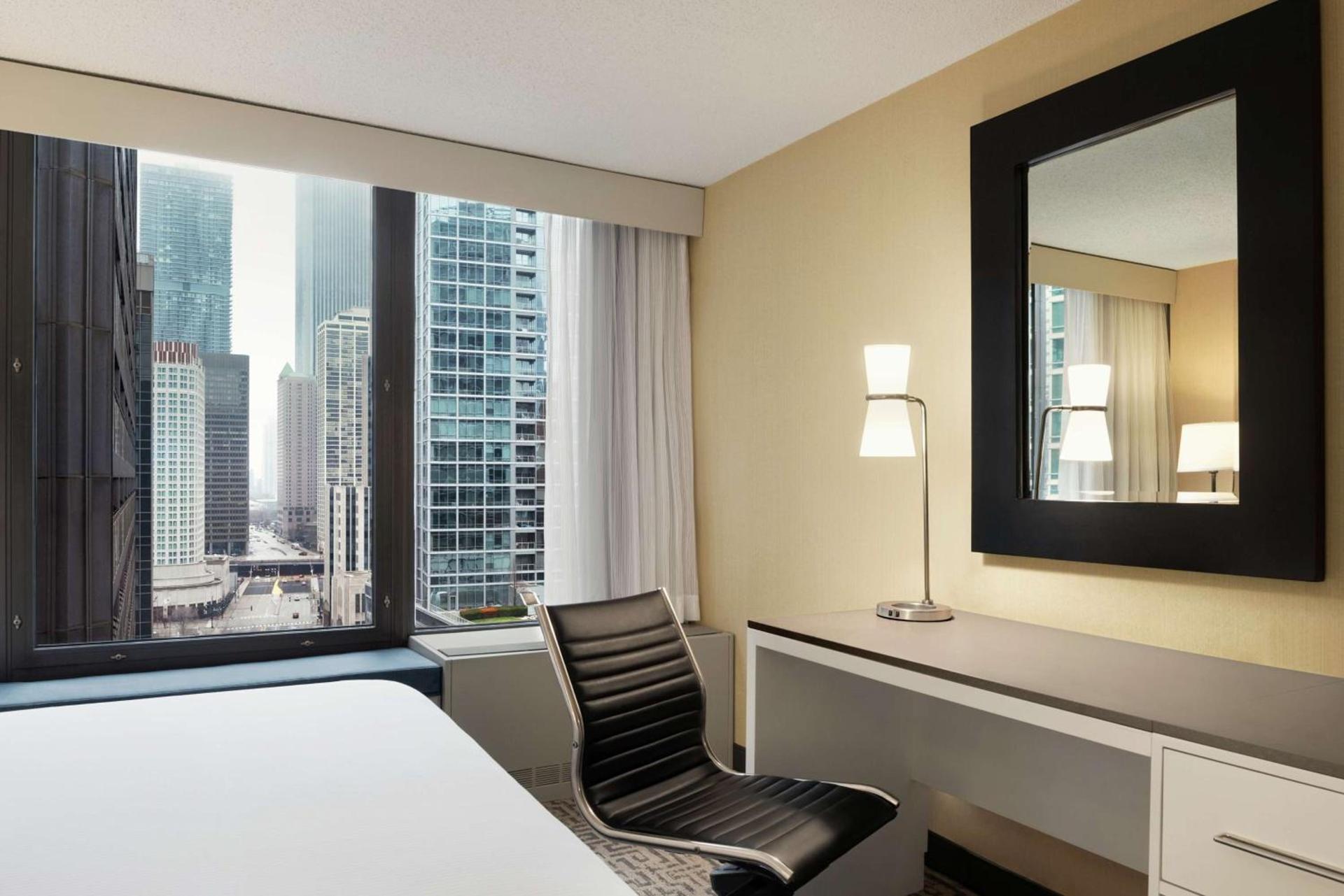 DoubleTree by Hilton Chicago Magnificent Mile photo 18