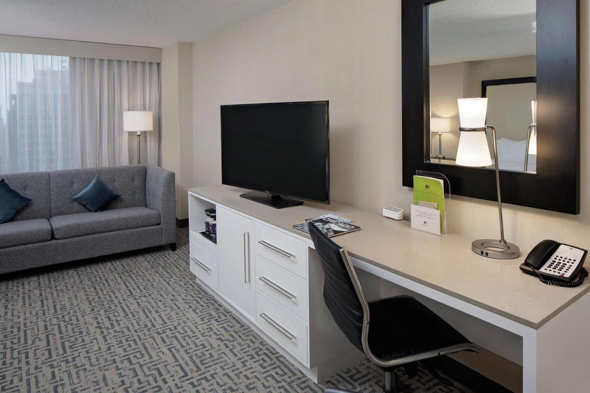 DoubleTree by Hilton Chicago Magnificent Mile photo 38