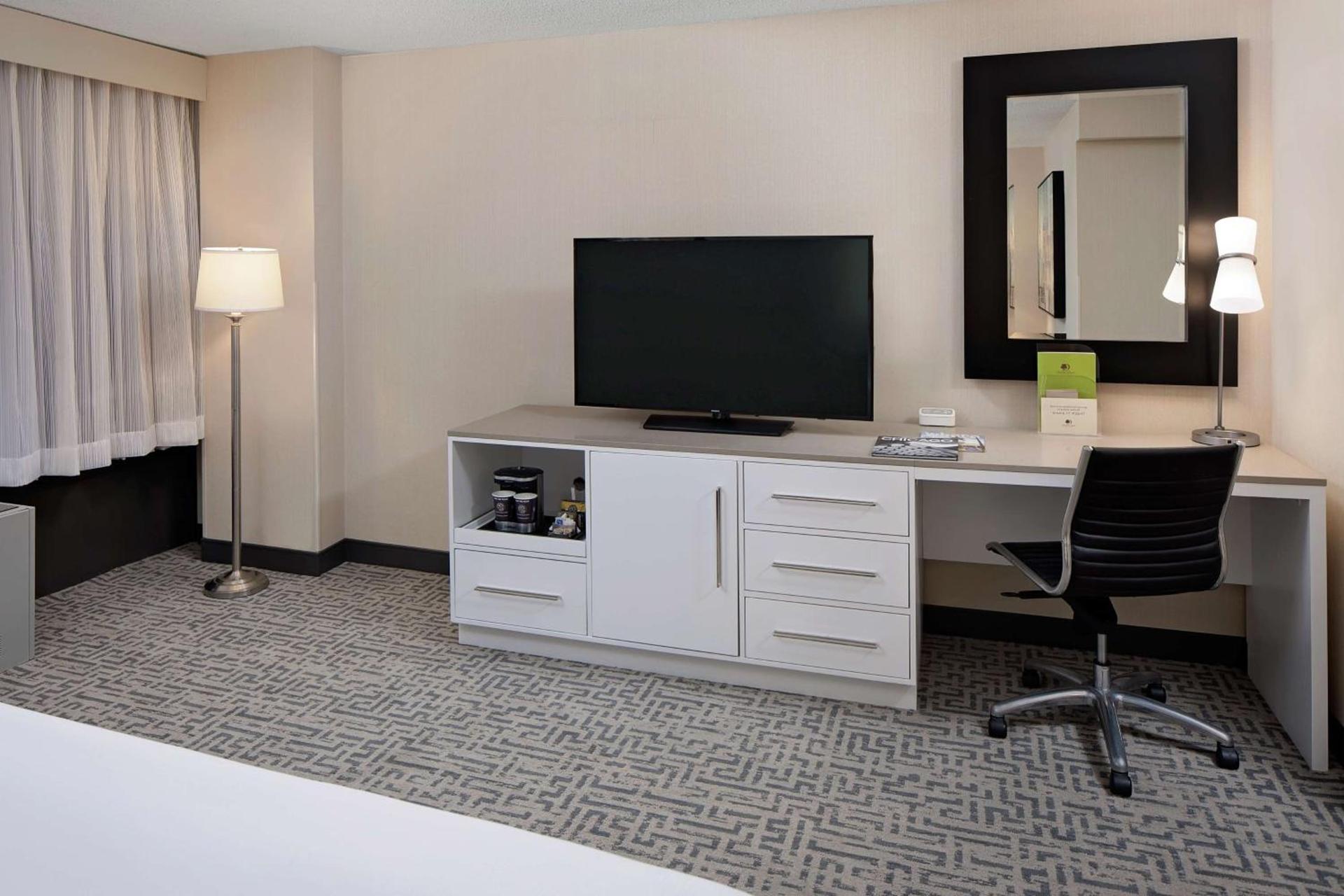 DoubleTree by Hilton Chicago Magnificent Mile photo 44