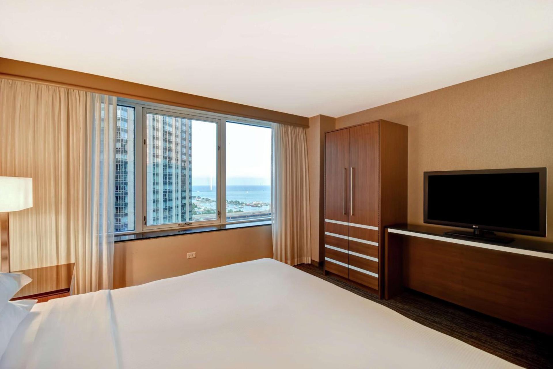 Embassy Suites by Hilton Chicago Downtown Magnificent Mile photo 56