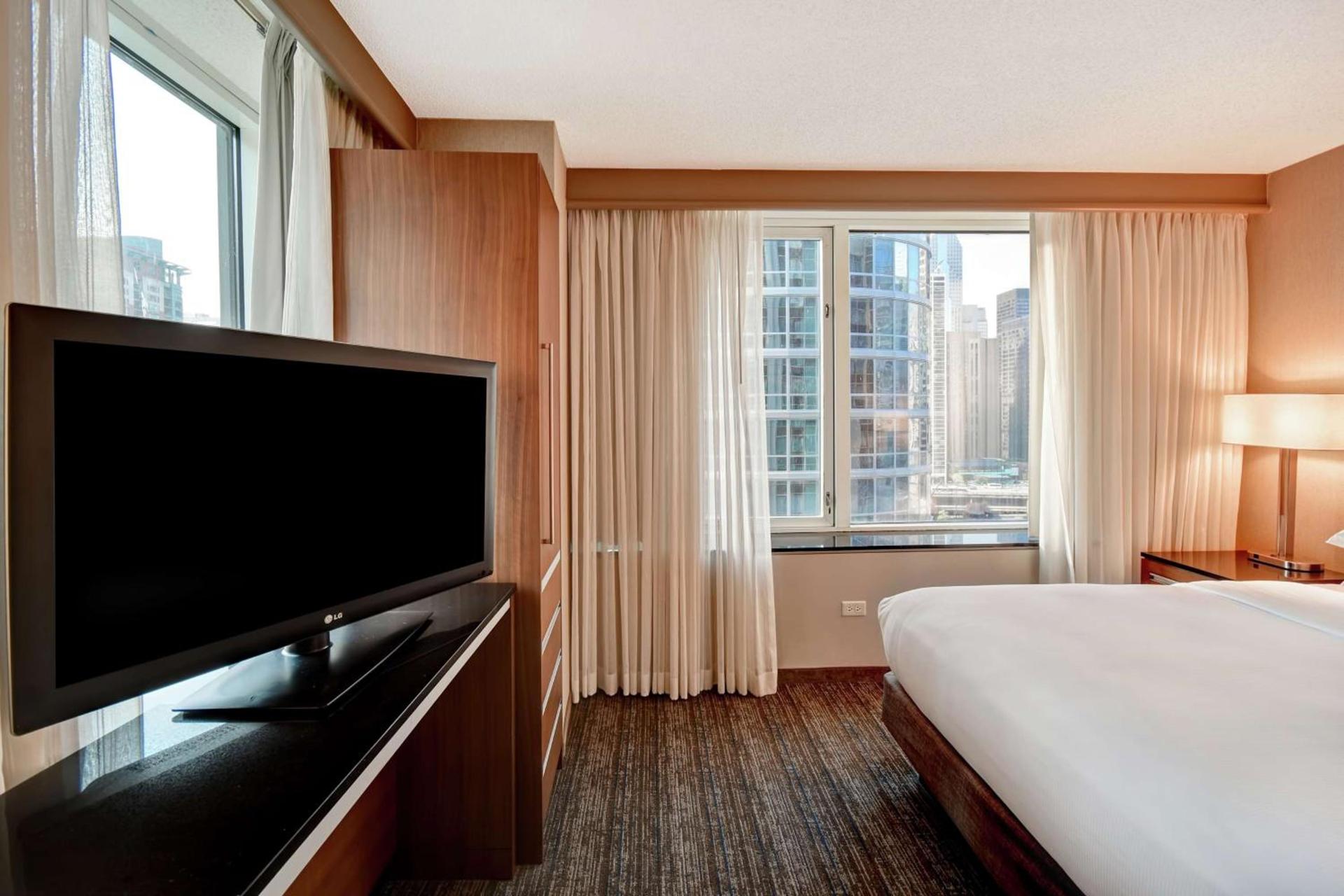 Embassy Suites by Hilton Chicago Downtown Magnificent Mile photo 57