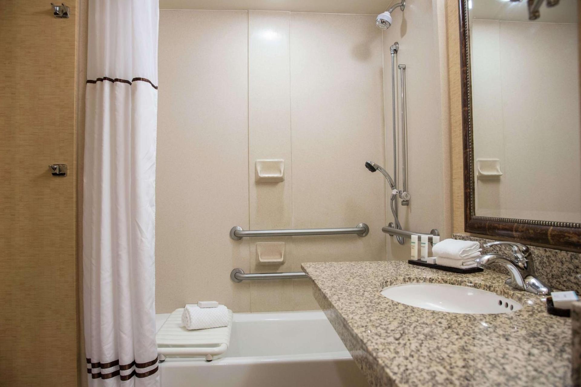 Embassy Suites by Hilton Charlotte Concord Golf Resort & Spa photo 26