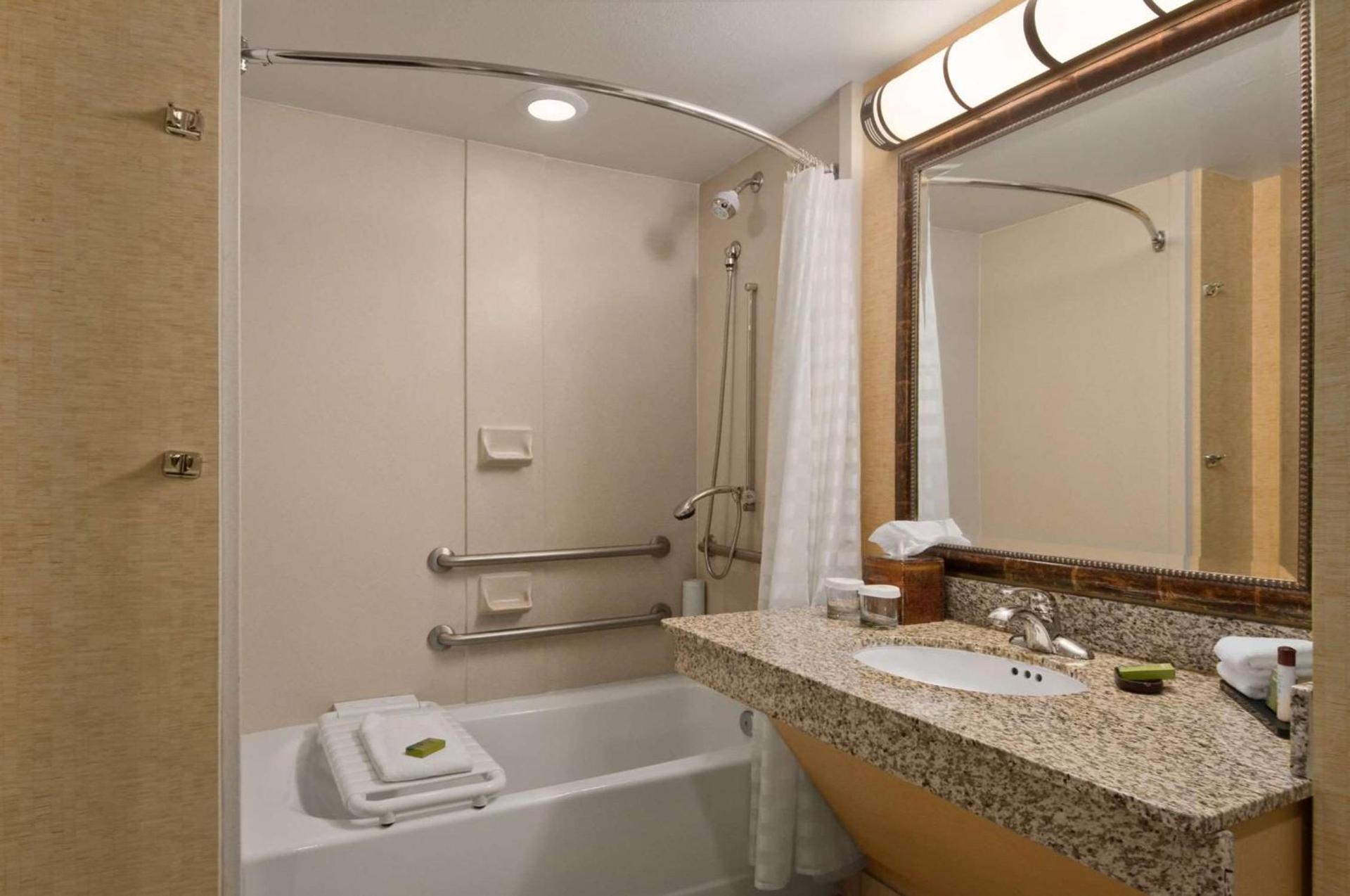 Embassy Suites by Hilton Charlotte Concord Golf Resort & Spa photo 39