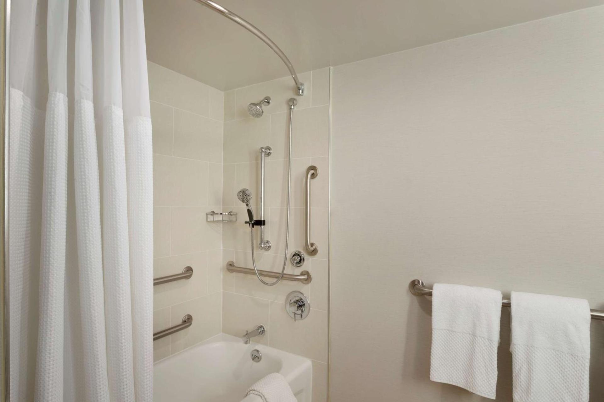 Embassy Suites by Hilton Columbus photo 36