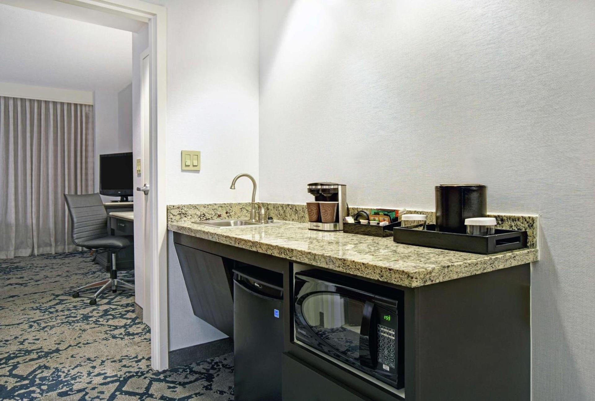 Embassy Suites Charleston photo 33
