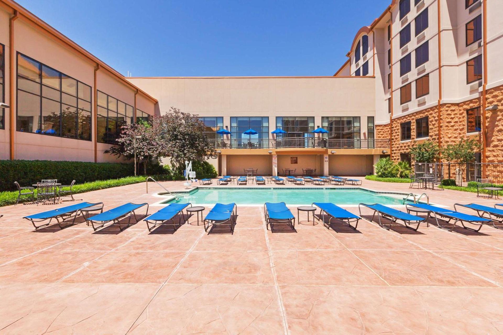 Hampton Inn & Suites Dallas-Mesquite photo 9