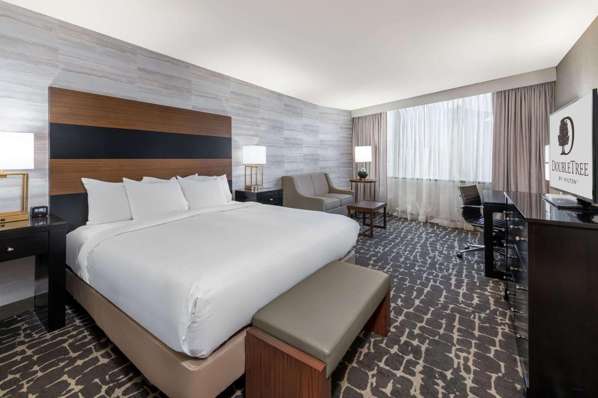 DoubleTree by Hilton Hotel Denver - Aurora photo 11