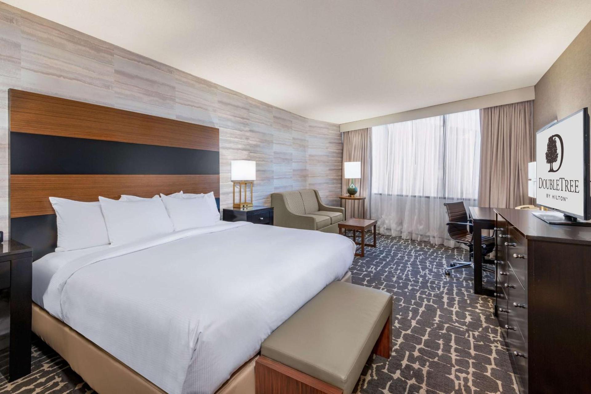 DoubleTree by Hilton Hotel Denver - Aurora photo 12