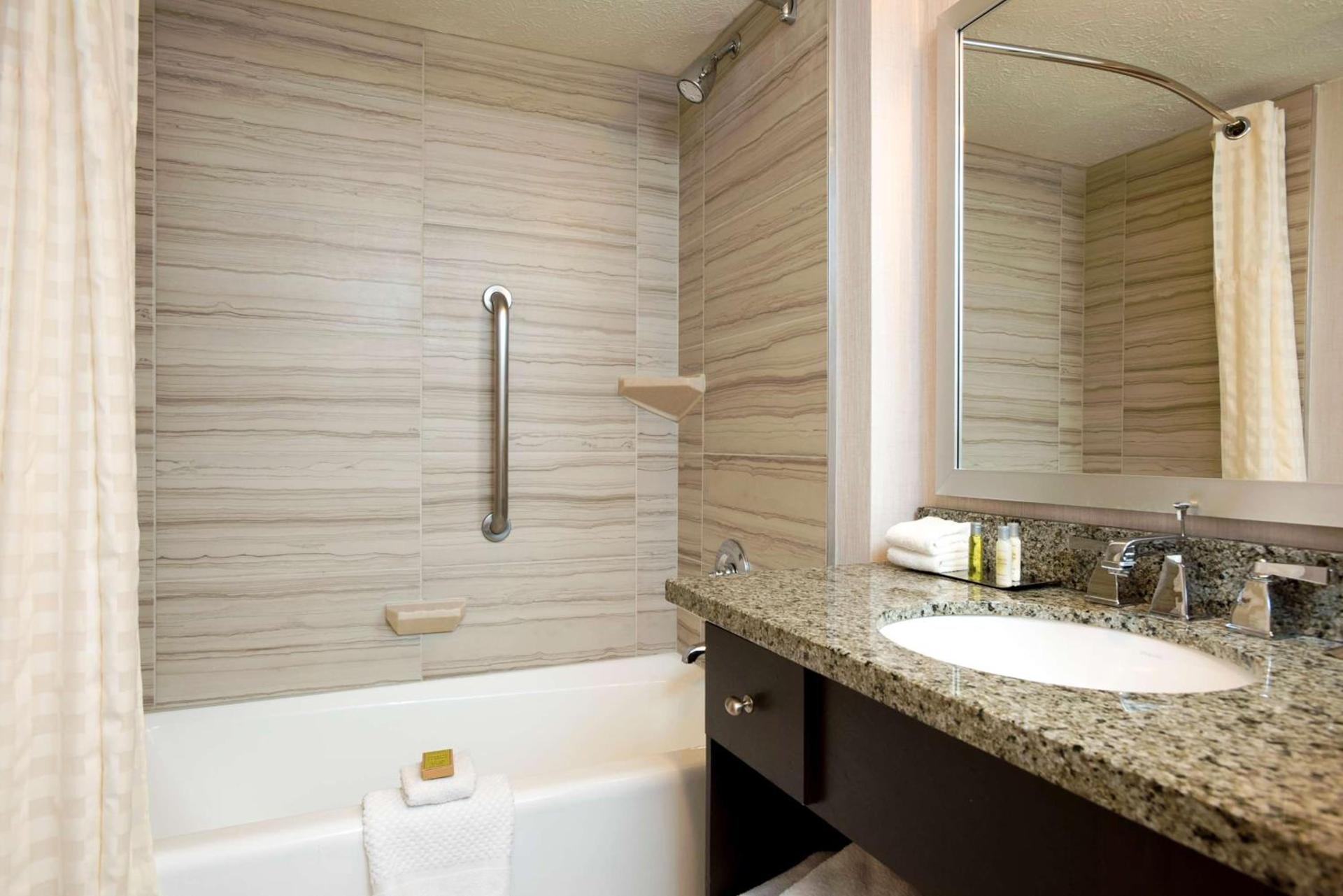 DoubleTree by Hilton Hotel Denver - Aurora photo 21