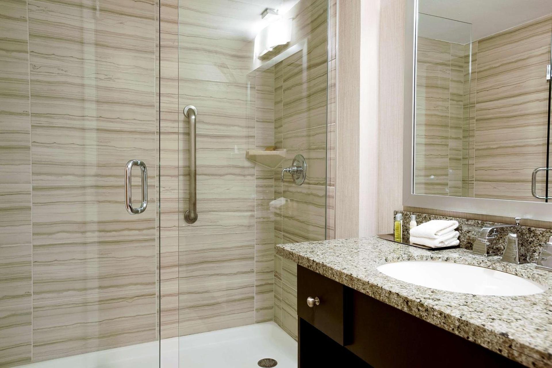 DoubleTree by Hilton Hotel Denver - Aurora photo 19