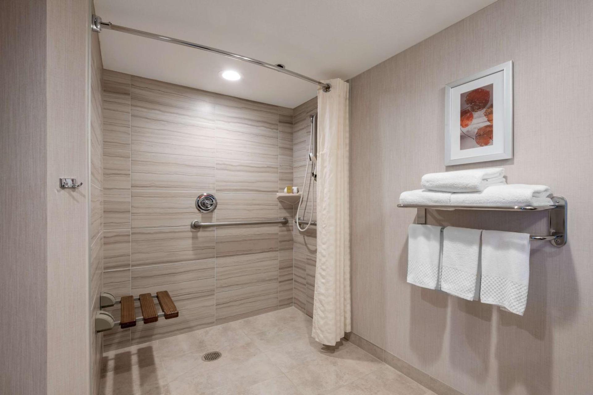 DoubleTree by Hilton Hotel Denver - Aurora photo 16