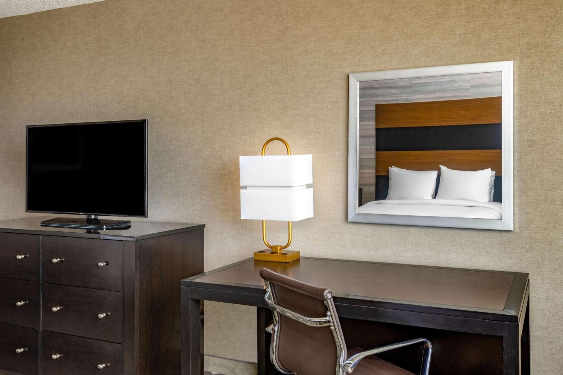 DoubleTree by Hilton Hotel Denver - Aurora photo 22